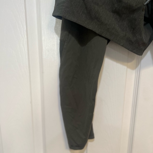 Lululemon Activewear Two In One Short Mens Size L Green Stretch Lightweight. - Picture 4 of 9